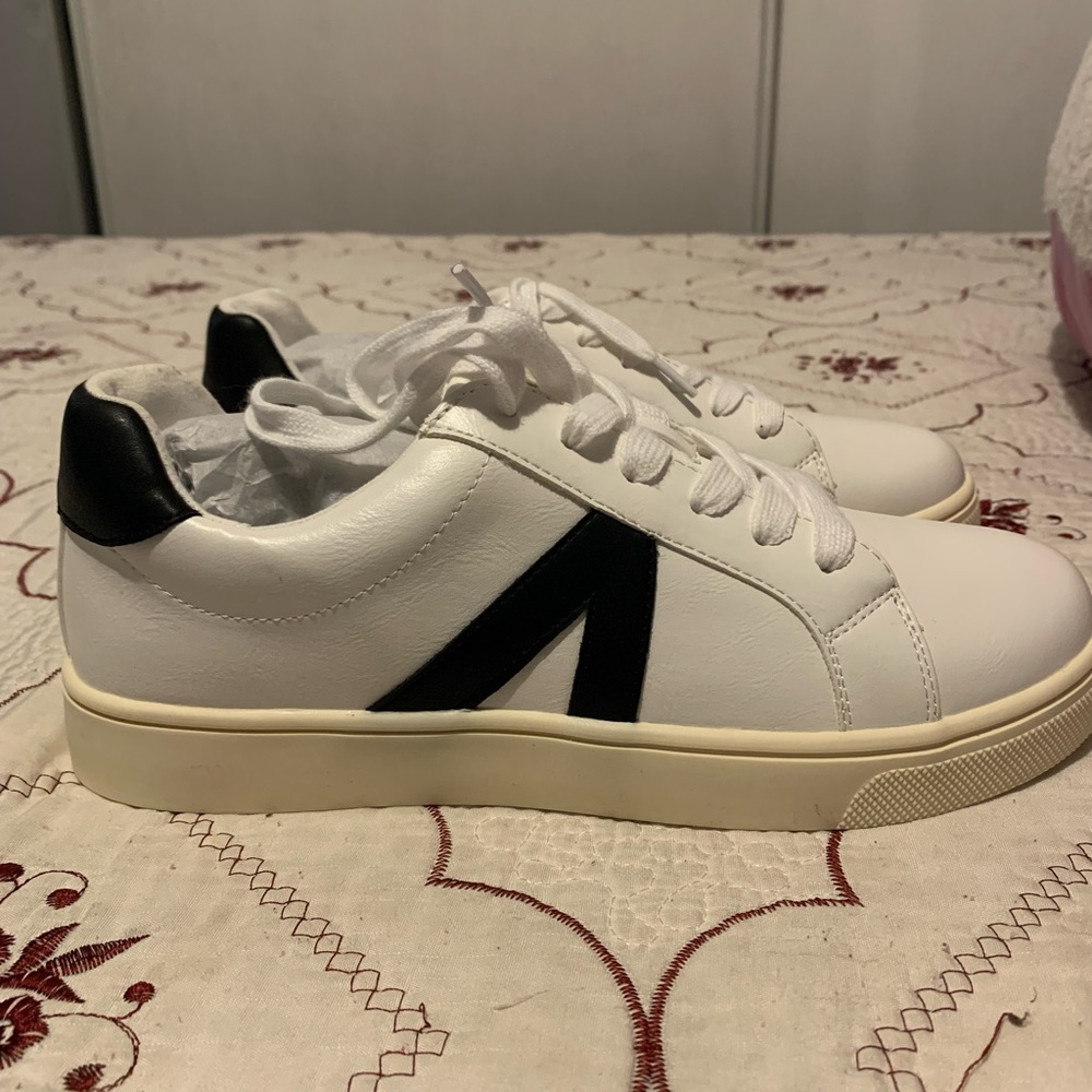 MIA women’s sneakers